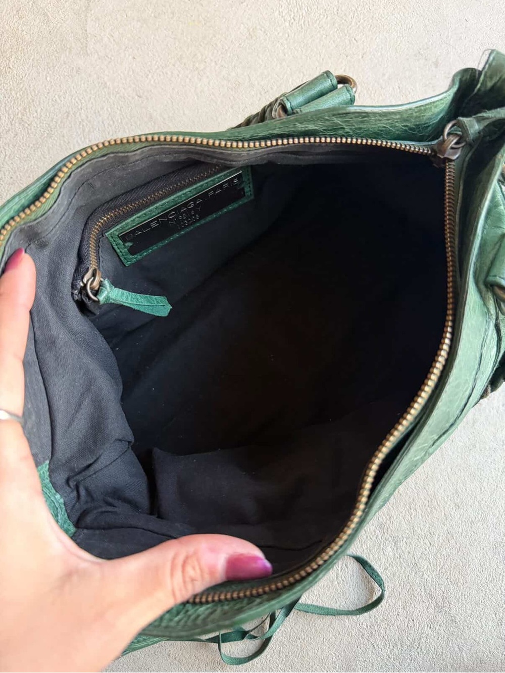 Balenciaga Green Leather Shoulder Bag with Tassel - Picture 7 of 7